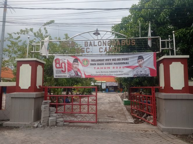 
 .Pembangunan pavinginasi di Halaman SDN Balong Gabus Candi,Sidoarjo di Duga Acak Acakan Tanpa Pengawasan konsultan.