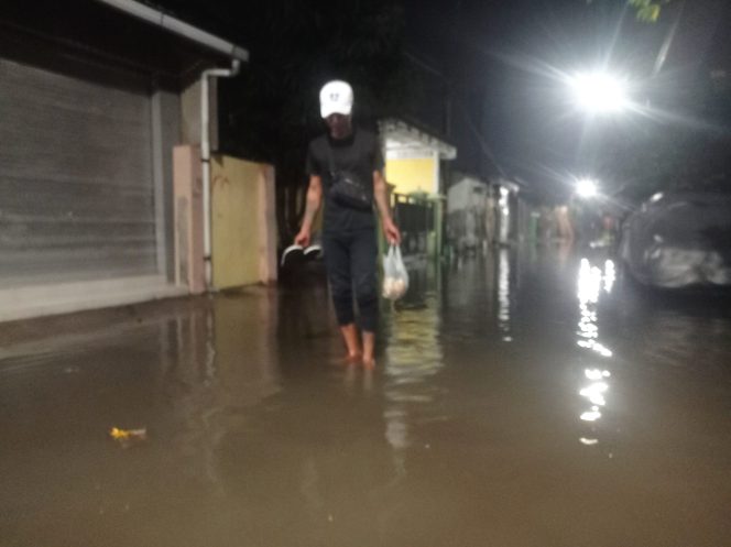 
 Banjir Sambut Tahun Baru,Warga Kedungbanteng Banjir menyeluruh