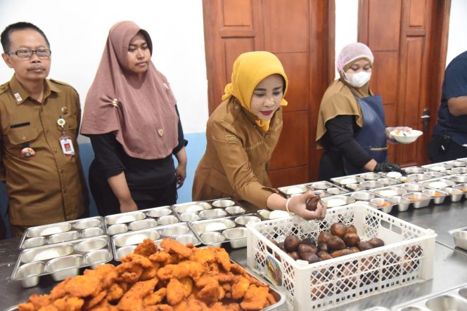 
 Tiga Bulan Beroperasi, SPPG Kepuhkemiri Tulangan Disidak Wakil Bupati Sidoarjo