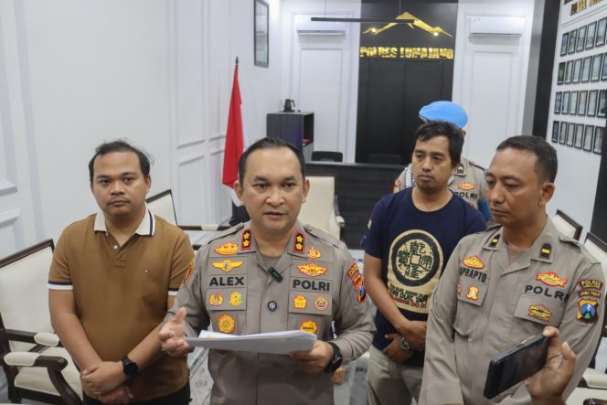 
 10 Terduga Pelaku Penganiayaan Kepala Desa Pakel,Telah Diamankan  Polres Lumajang